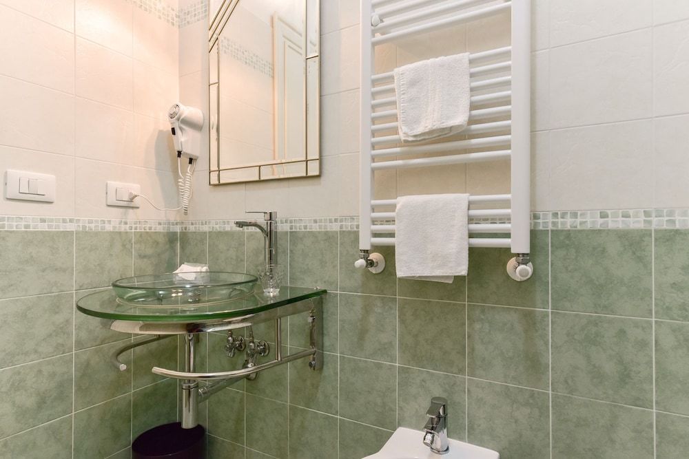 Domus Bella Roma Classic Triple Room 9