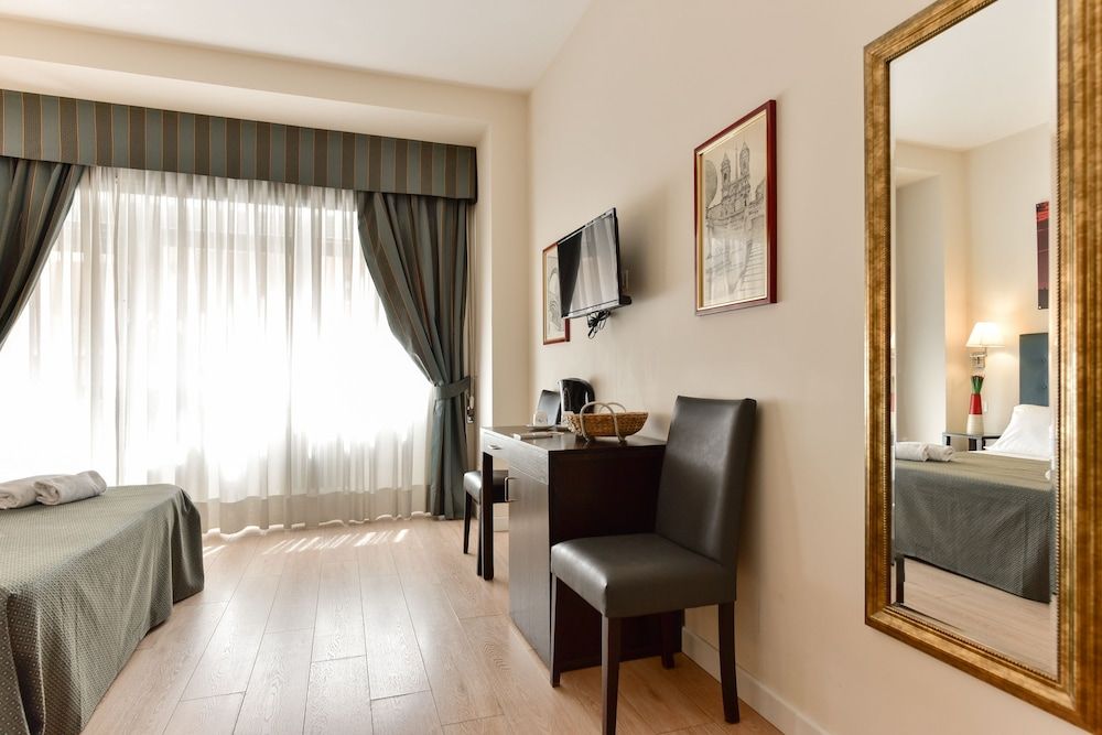 Domus Bella Roma Classic Triple Room 2