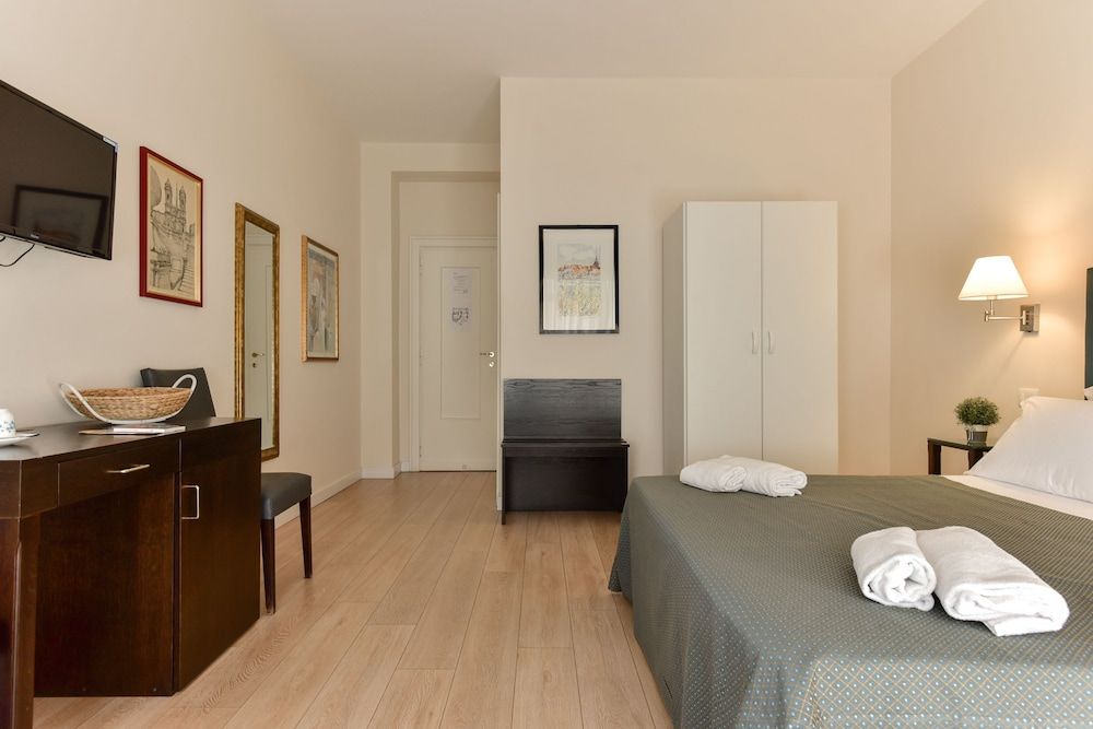 Domus Bella Roma Classic Triple Room 4