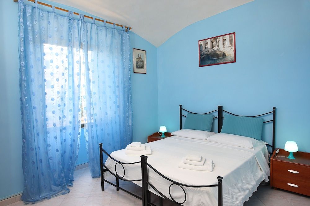 Roman and Italian Deluxe Double or Twin Room, Ensuite 2