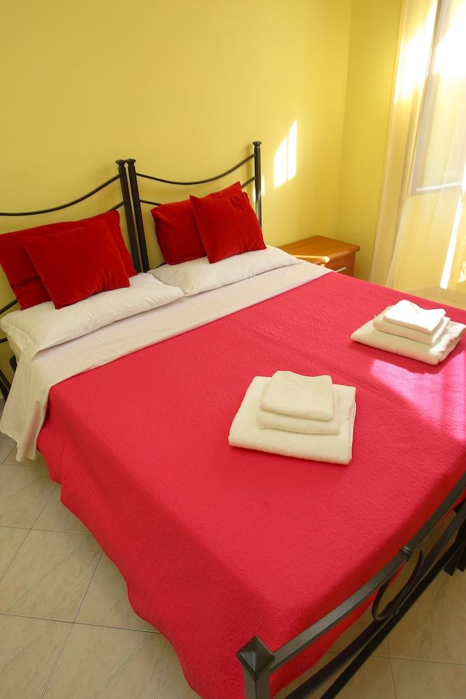 Roman and Italian Double or Twin Room, Shared Bathroom 3