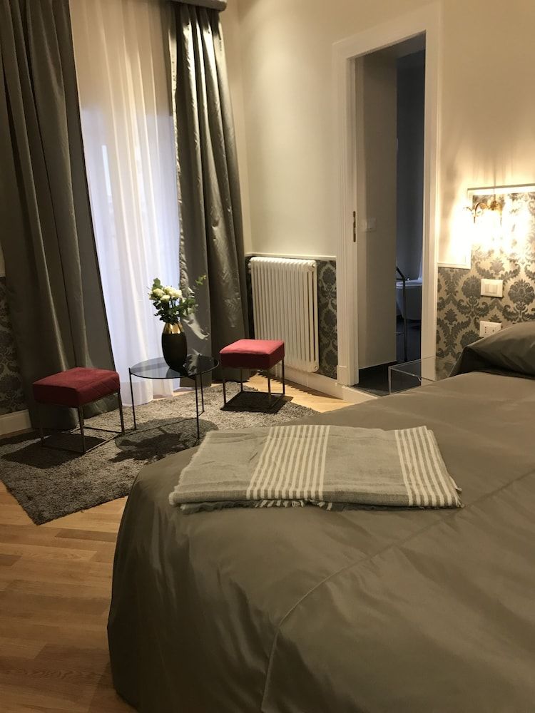 undefined Mia al Pantheon Luxury Suites 5