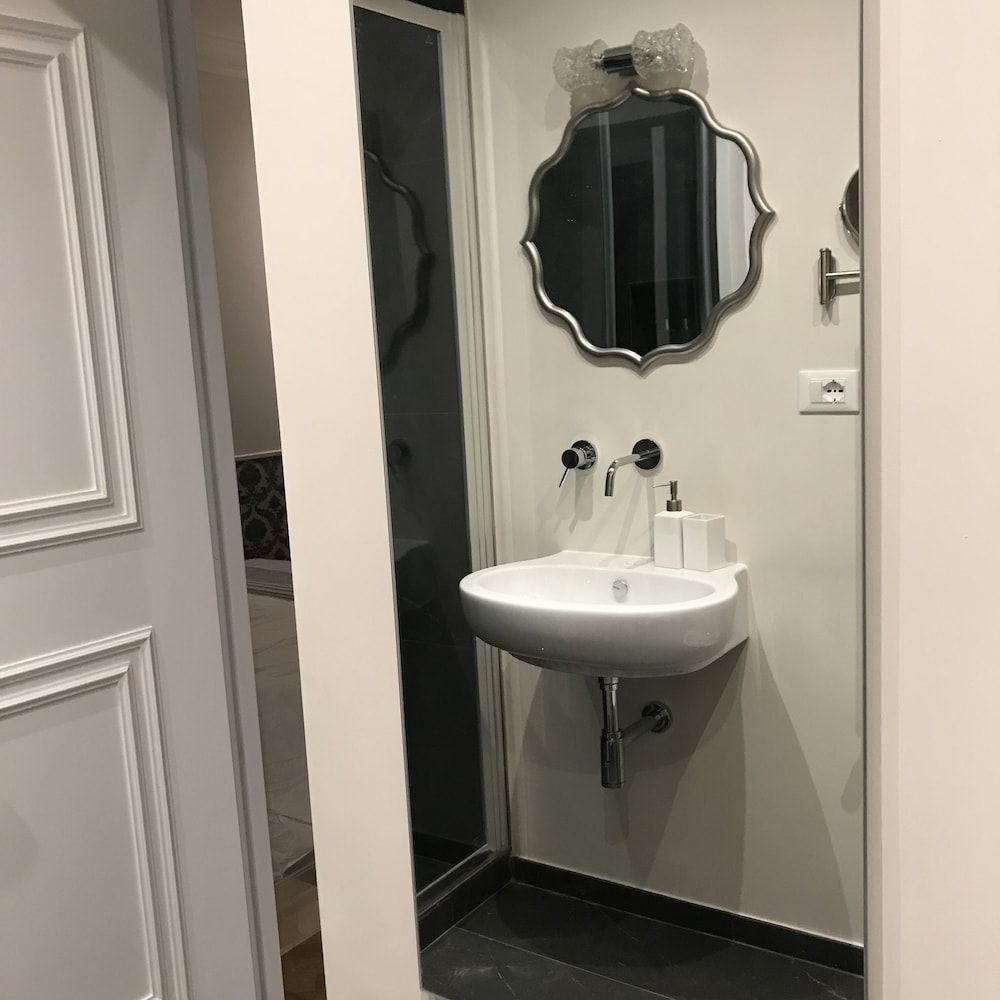 undefined Mia al Pantheon Luxury Suites 8