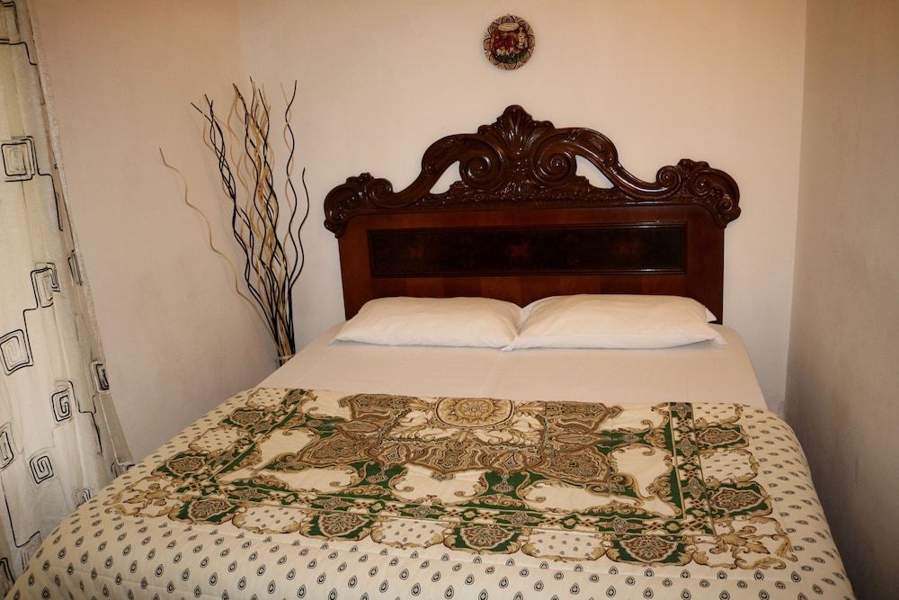 undefined Roman Place 9