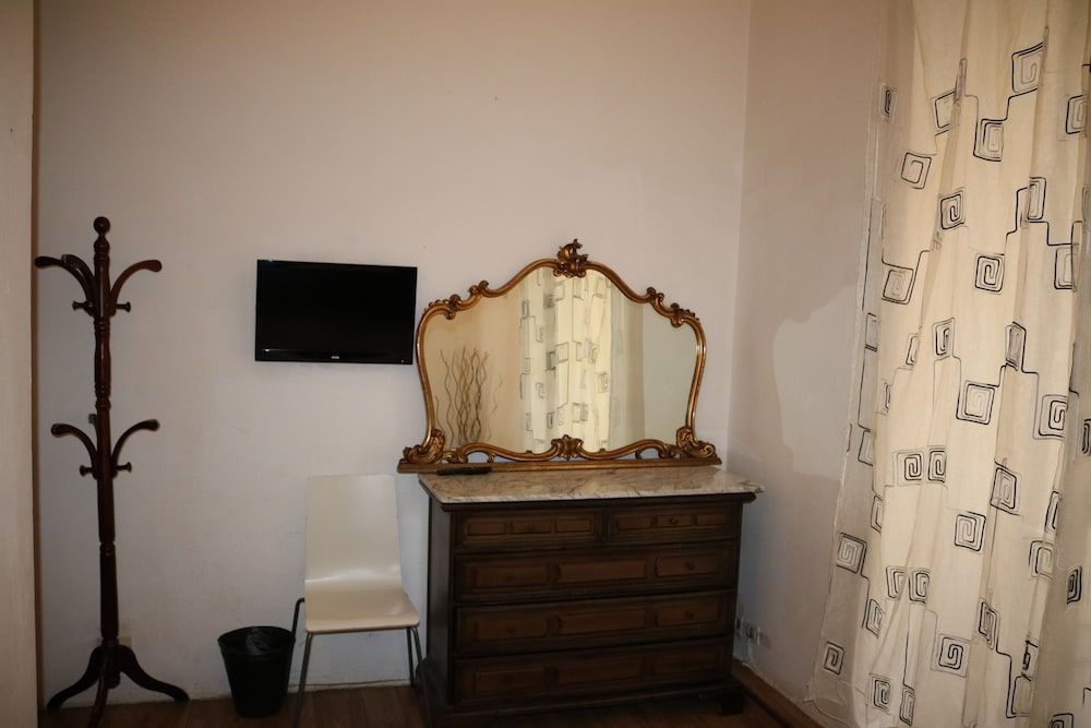 undefined Roman Place 10