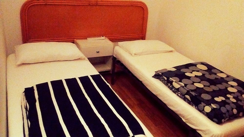 undefined Roman Place 5