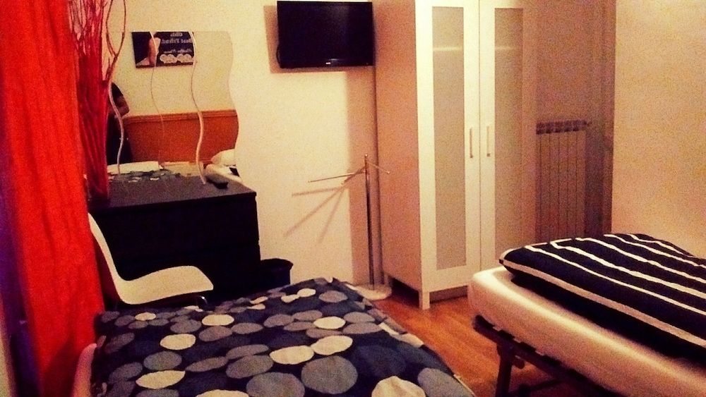 undefined Roman Place 6