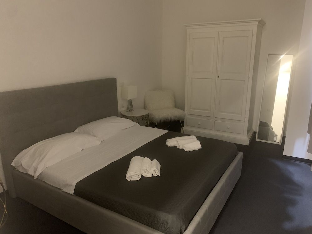 Lungotevere Collection Suite Deluxe Room 2