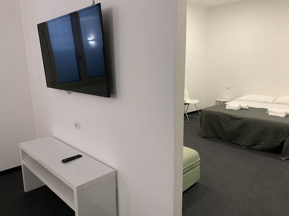 Lungotevere Collection Suite Family Room 3