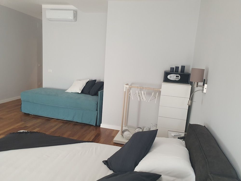 Delsi Inn Piazza di Spagna 32 Deluxe Quadruple Room 7