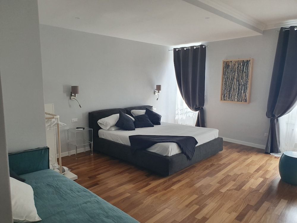 Delsi Inn Piazza di Spagna 32 Deluxe Quadruple Room 2