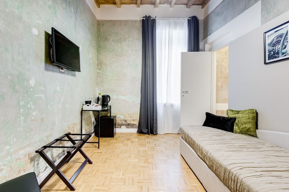 Tankara Suite Quadruple Room 9