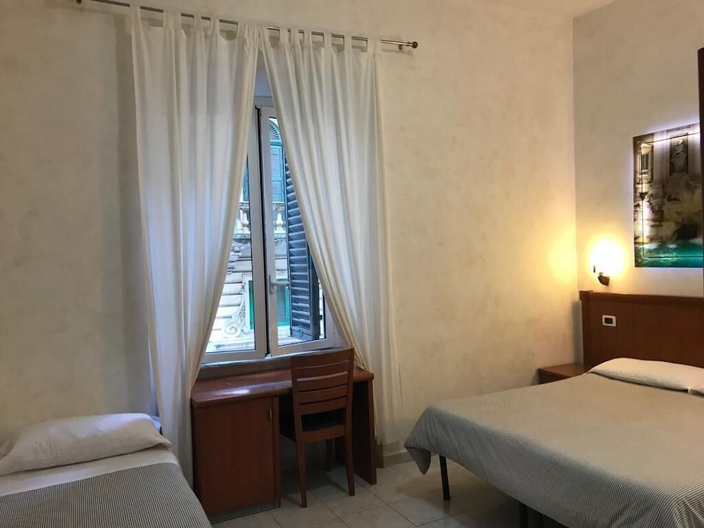 undefined Les Artes 10