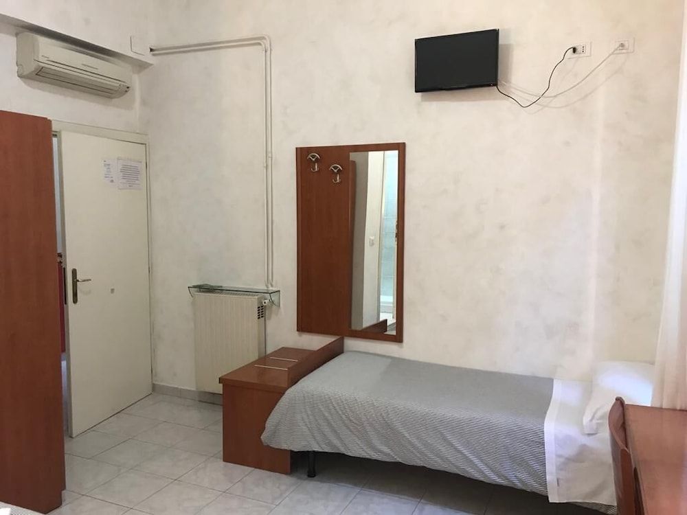 Les Artes Single Room 3