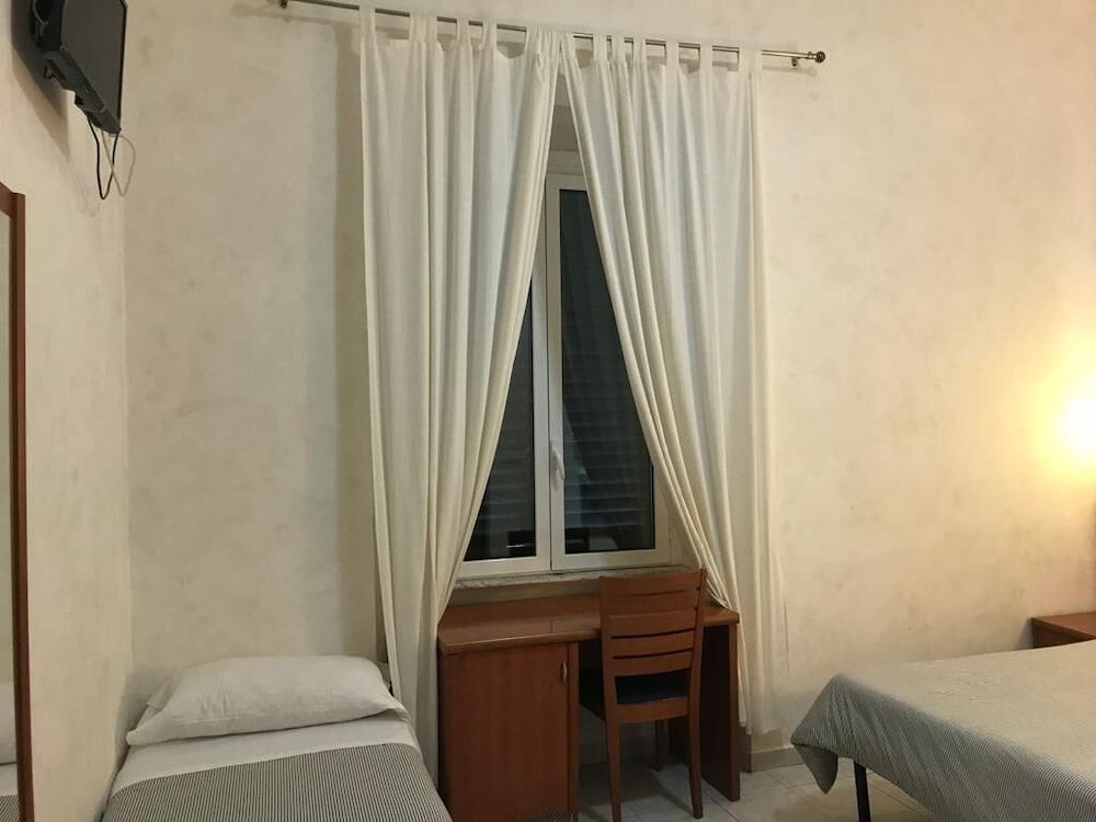 Les Artes Triple Room 9