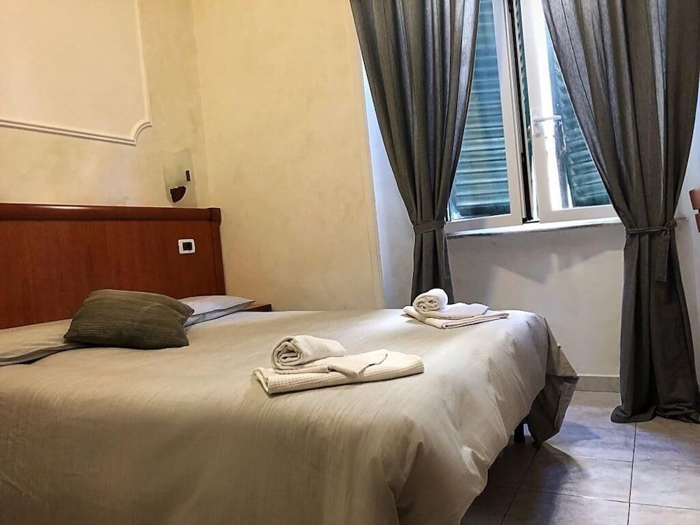 Les Artes Double Room 5