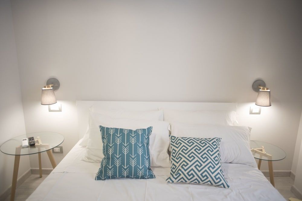 Winkler Suites Classic Room (105)