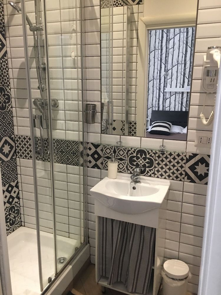 Vatican Vanity Twin Room 8