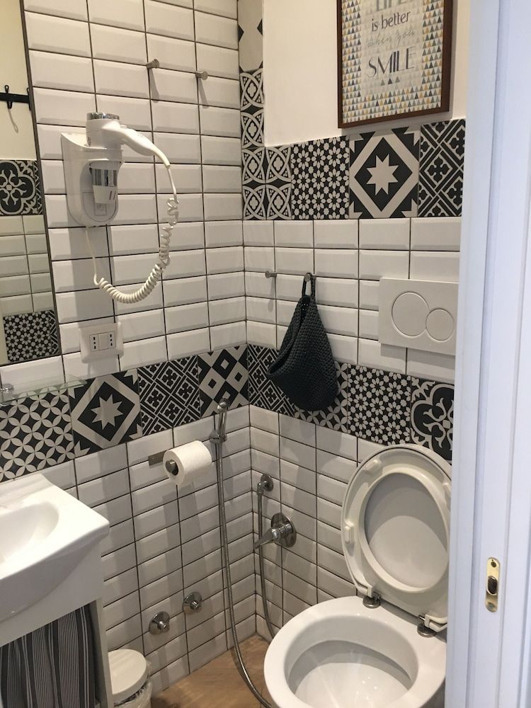 Vatican Vanity Twin Room 9