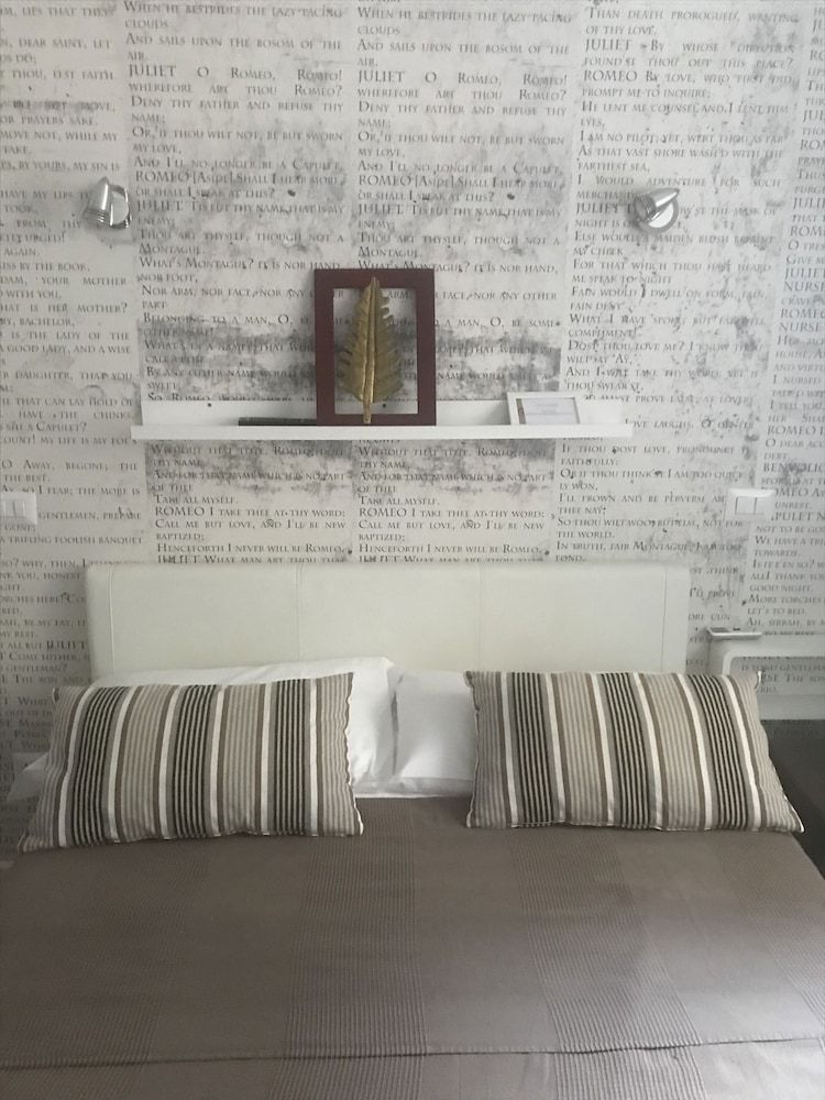 Vatican Vanity Twin Room 5