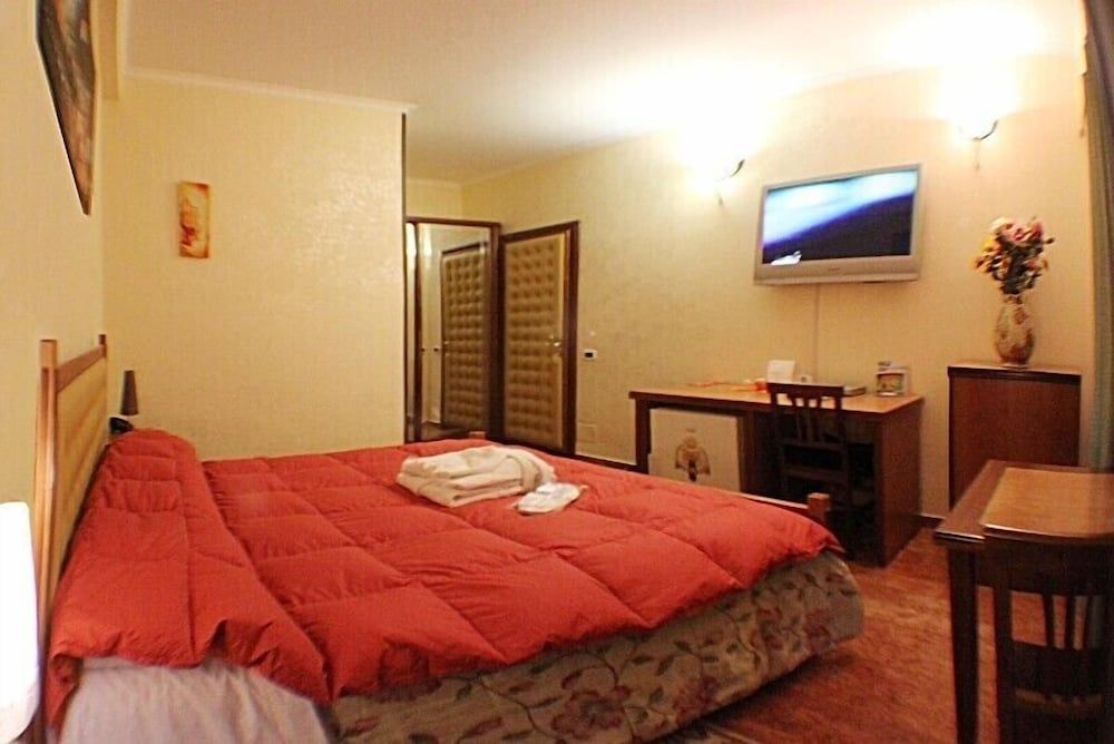 Caligola Resort Superior Double Room 8