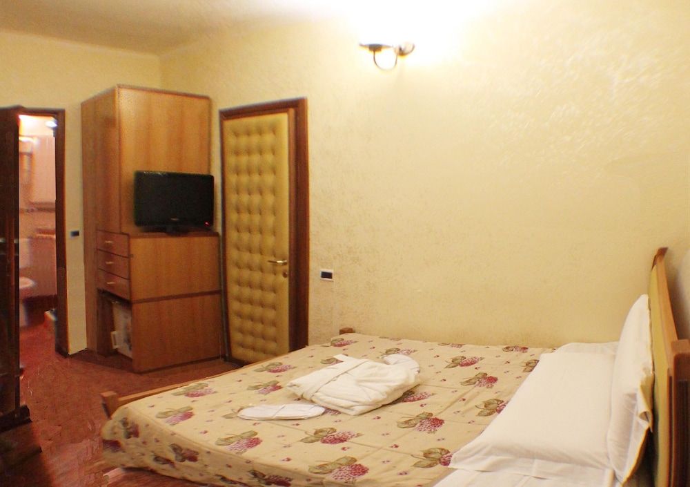 Caligola Resort Single Room 2