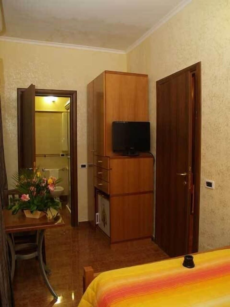 Caligola Resort Single Room 5