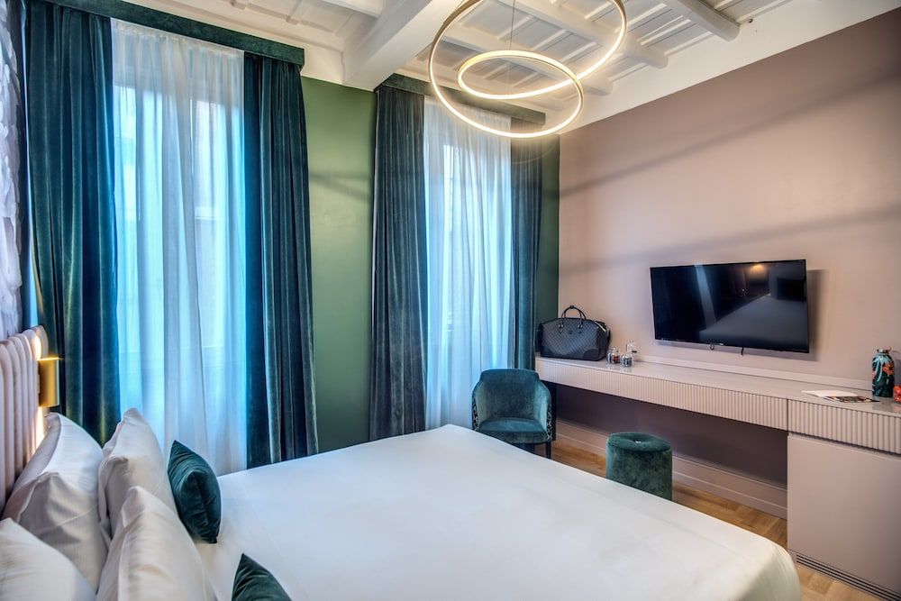 Palazzetto Trevi Deluxe Double or Twin Room 9