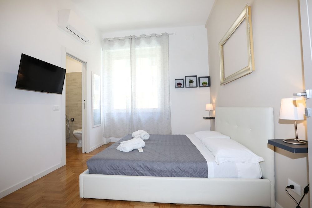 Unique Luxury Apartment and Rooms Deluxe Double Room, City View 2