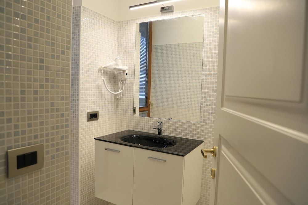 Gemelli Hotel Standard Double Room 7