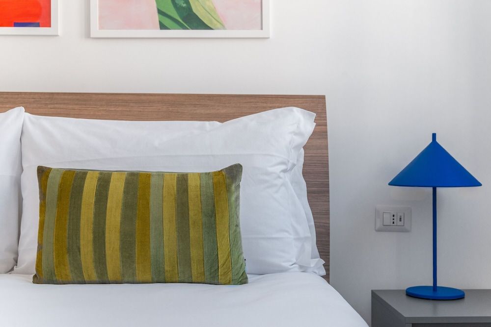 undefined Numa Rome Verso 8