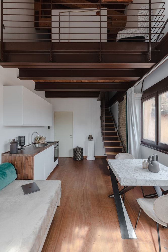 Torre Capranica Panoramic Suite 2