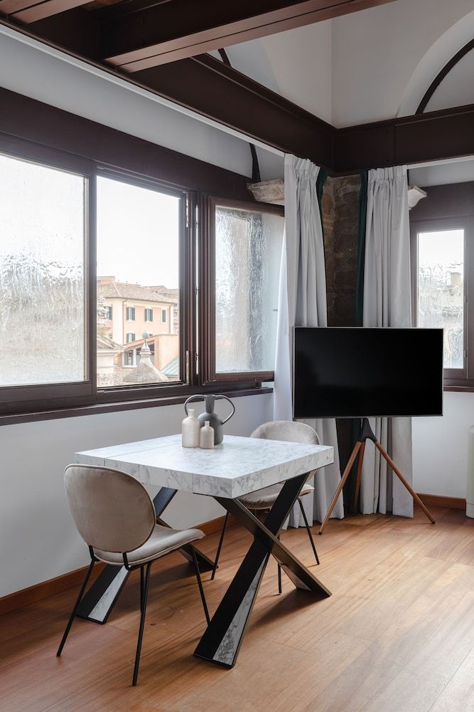 Torre Capranica Panoramic Suite 15