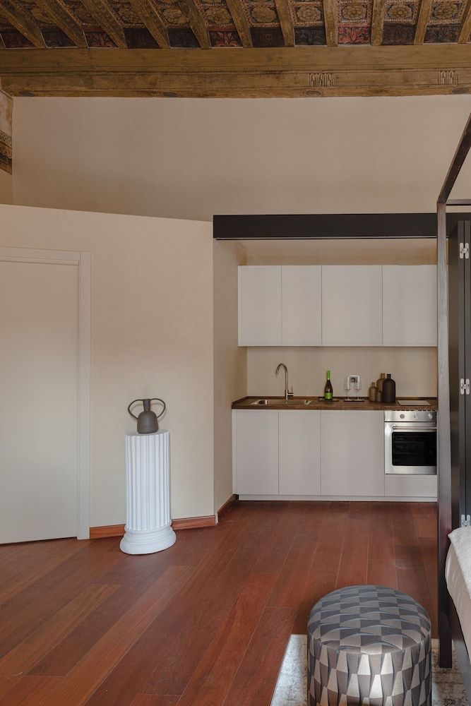 Torre Capranica Junior Suite 23