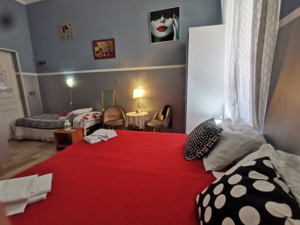 undefined Român Holidays Hostel 4