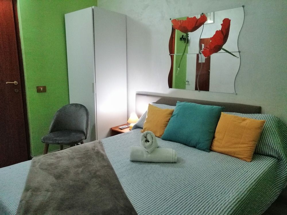 undefined Român Holidays Hostel 8