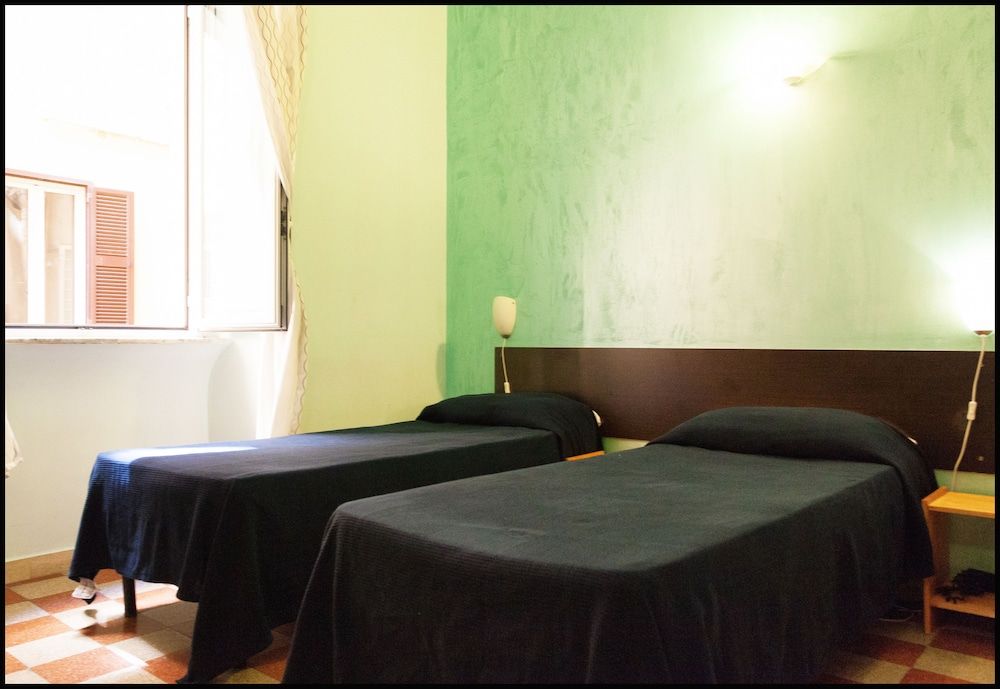 undefined Român Holidays Hostel 3