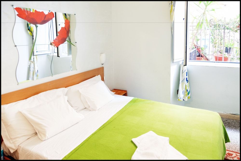 undefined Român Holidays Hostel 5