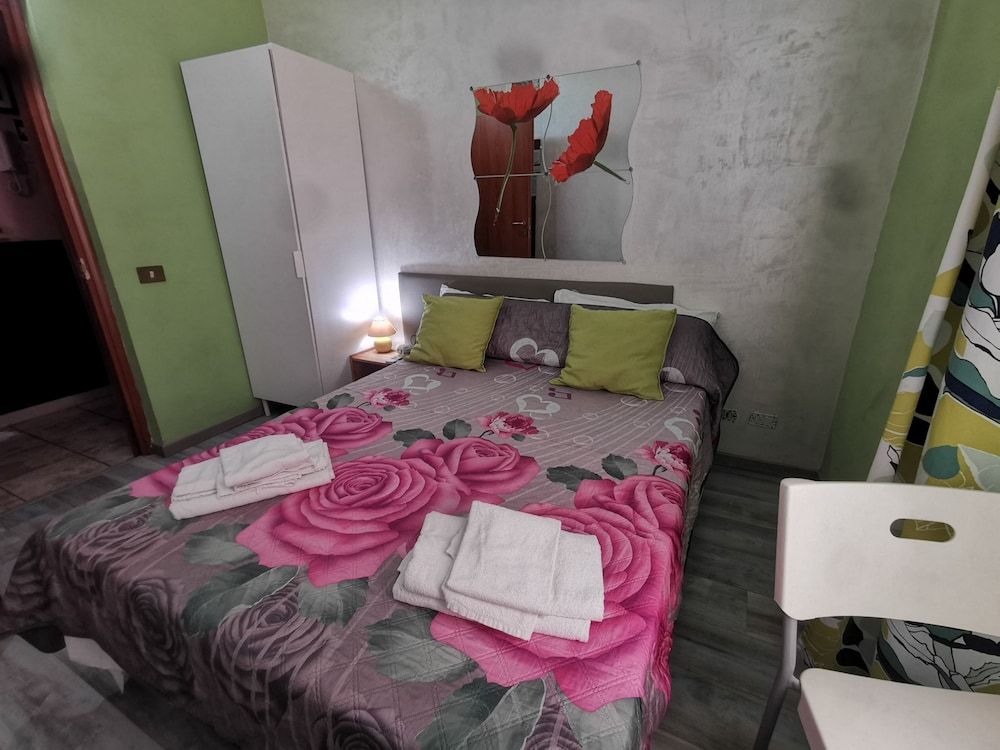 undefined Român Holidays Hostel 6