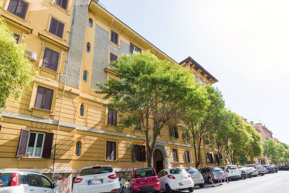 undefined New Completely Renovated Apt In Vatican Peppes