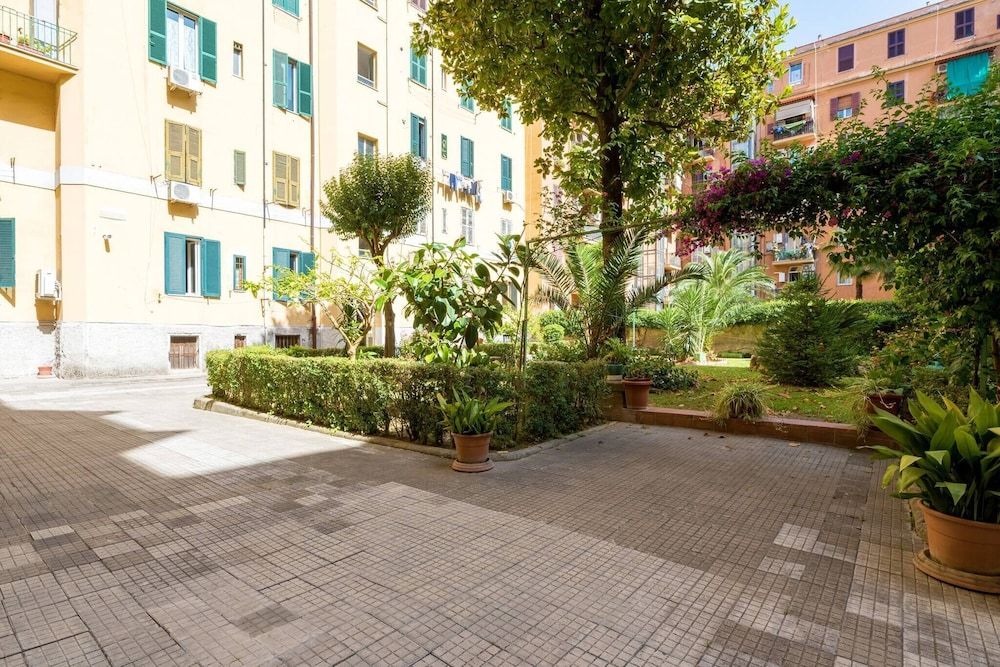 undefined New Completely Renovated Apt In Vatican Peppes 2