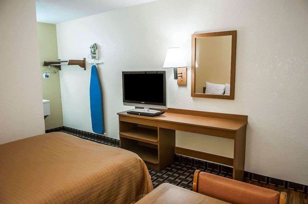 Standard Room, 1 Queen Bed, Non Smoking