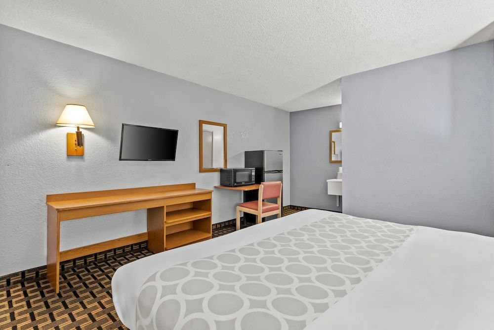 Standard Room, 1 King Bed, Non Smoking
