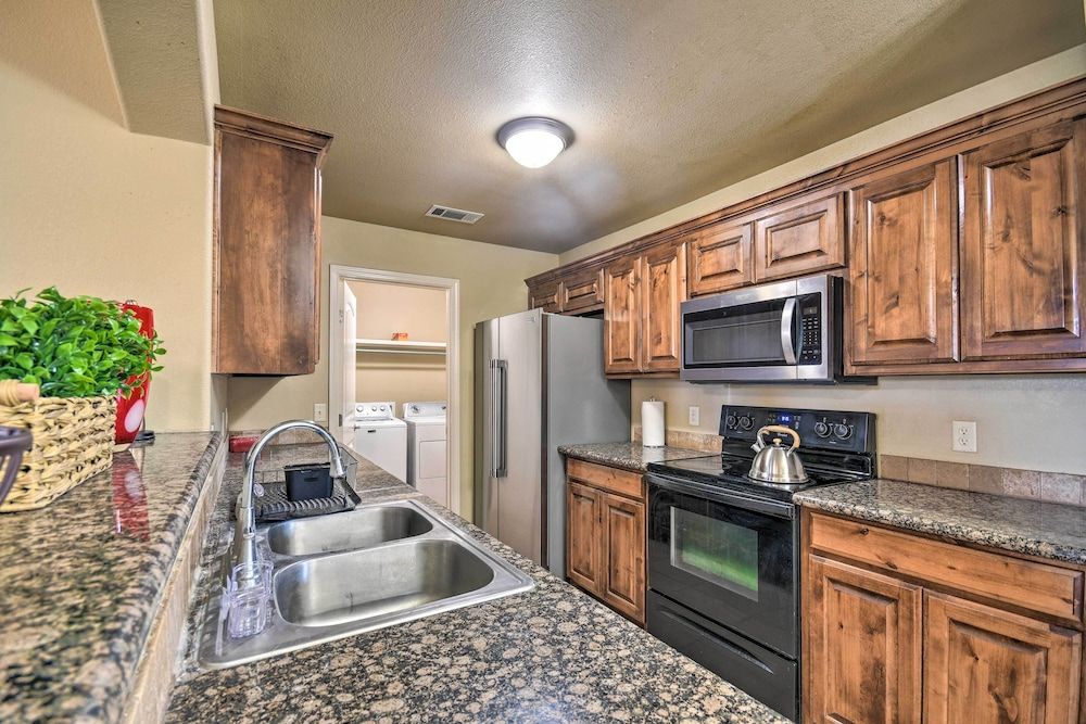 undefined Amarillo Abode w/ Sunroom ~ 4 Mi to Downtown! 5