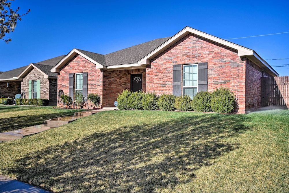 undefined Amarillo Abode w/ Sunroom ~ 4 Mi to Downtown! 8