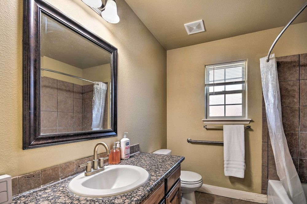 undefined Amarillo Abode w/ Sunroom ~ 4 Mi to Downtown! 4