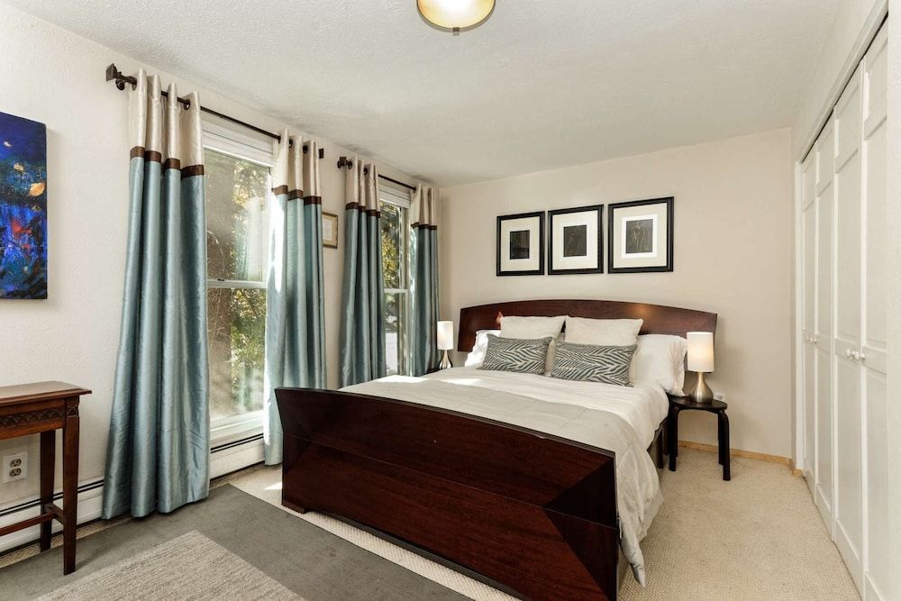 Condo (Sagewood 8)