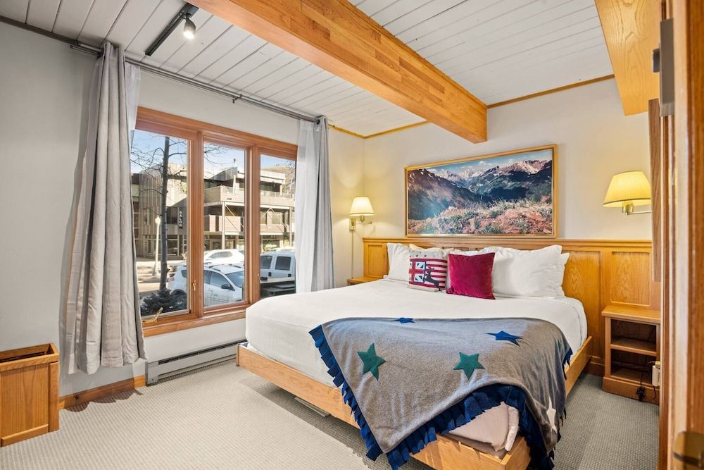 Condo (Chateau DuMont 5)