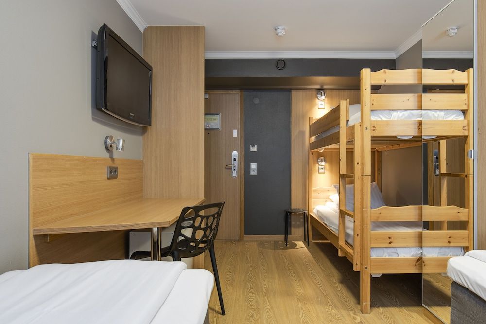 Quadruple Room, Shared Bathroom (Bed linen included)