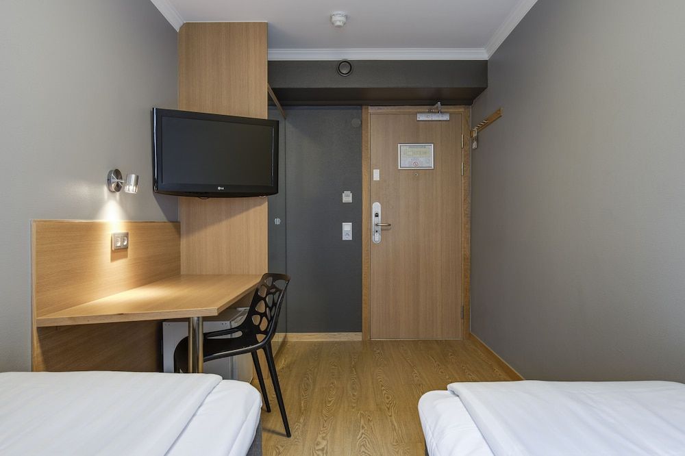 Goteborgs Mini-Hotel - Hostel Double or Twin Room, Shared Bathroom (Bed linen included) 4